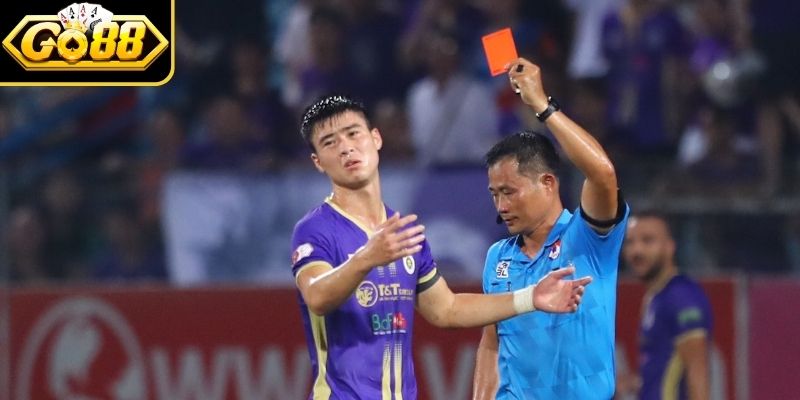 Cách nhận biết đội thường nhận nhiều thẻ